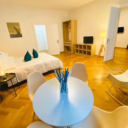 Πανσιόν Crops 4*